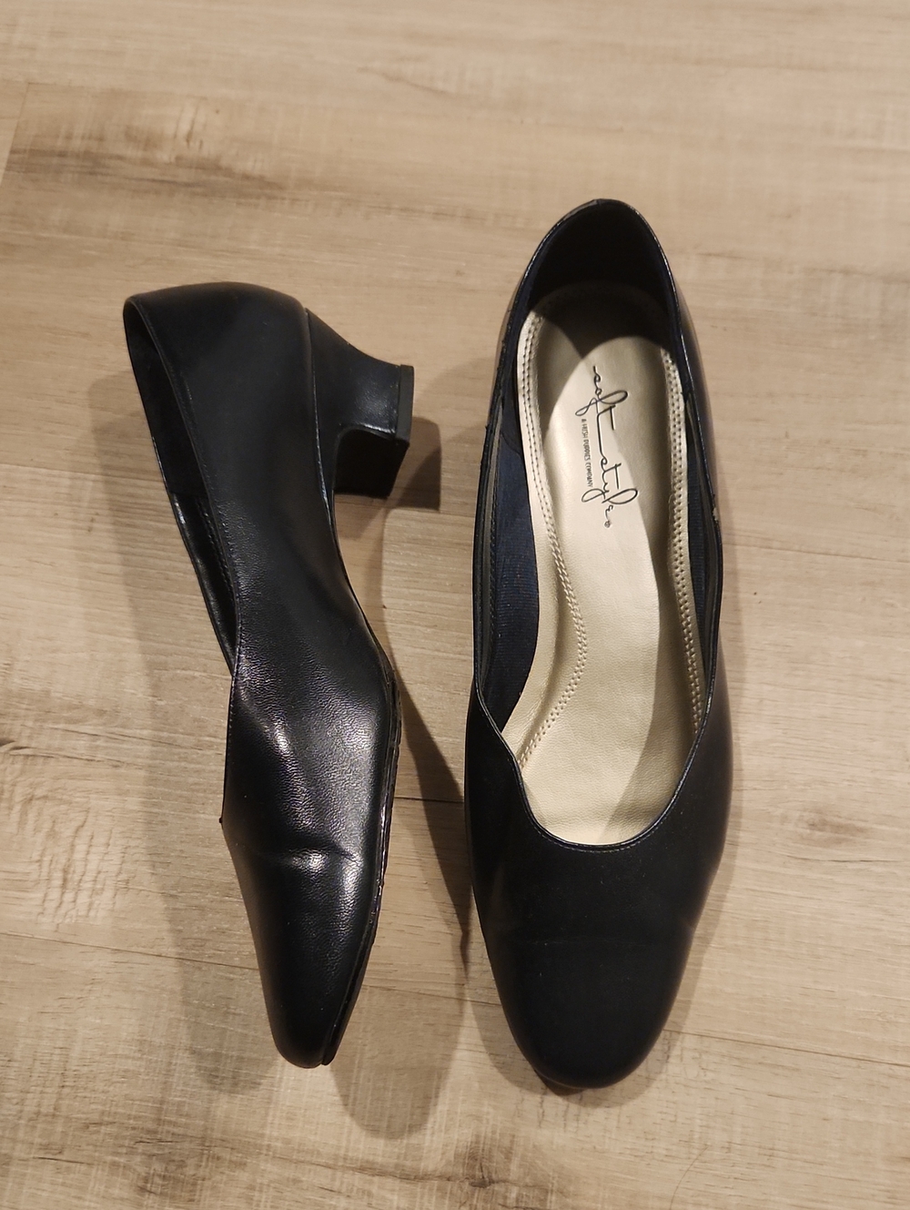 Hush Puppies Black Low Heel Round-Toe Pumps